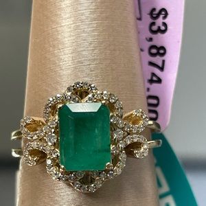 Effy natural emerald and diamond ring set in 14kt yellow gold